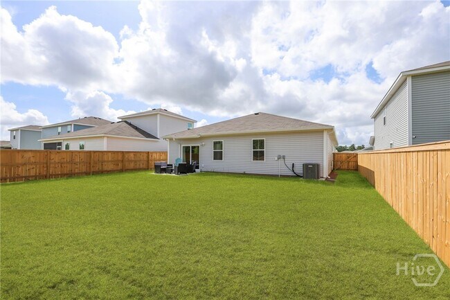 Building Photo - 107 Firefly Cir