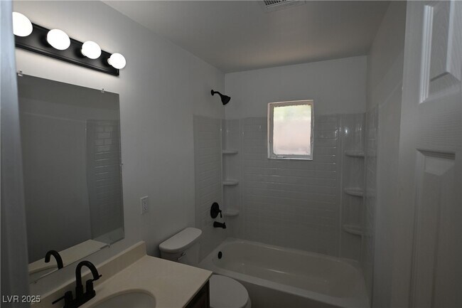 Building Photo - 1610 Marlin Ave