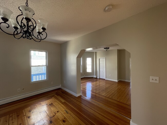 Building Photo - 509 Haverhill St