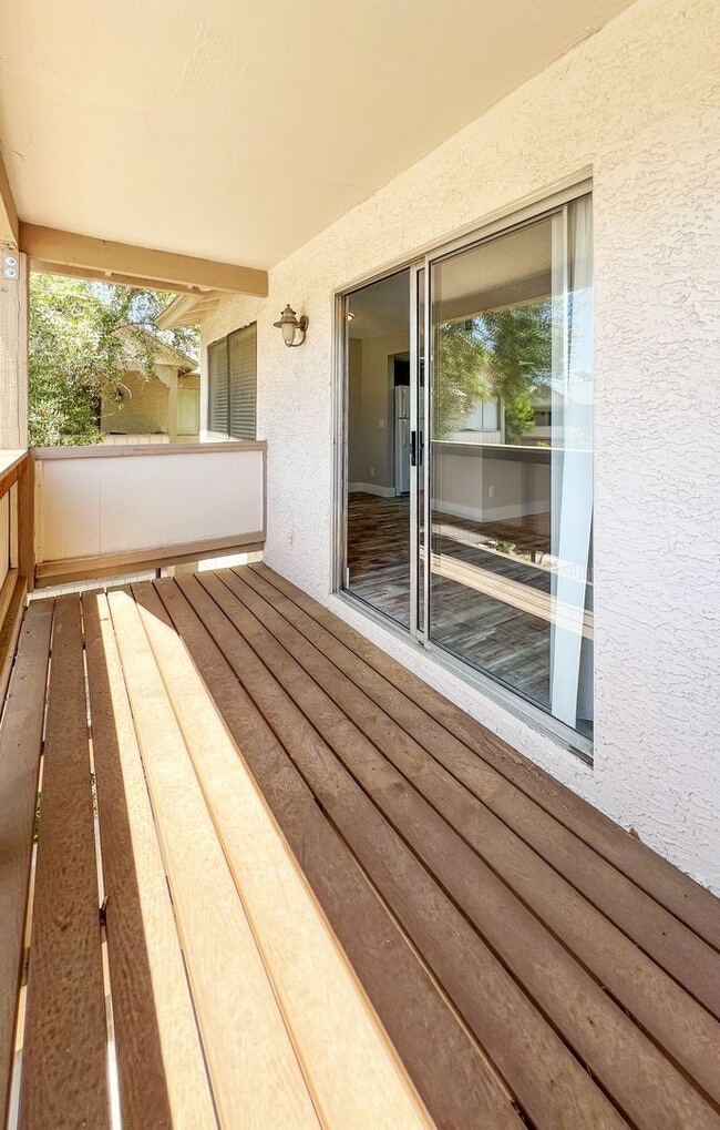 Building Photo - Fantastic condo near ASU!