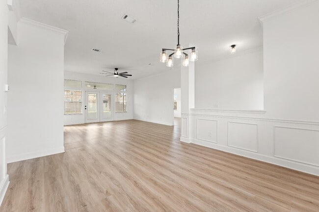 Building Photo - 15738 Northside Dr E