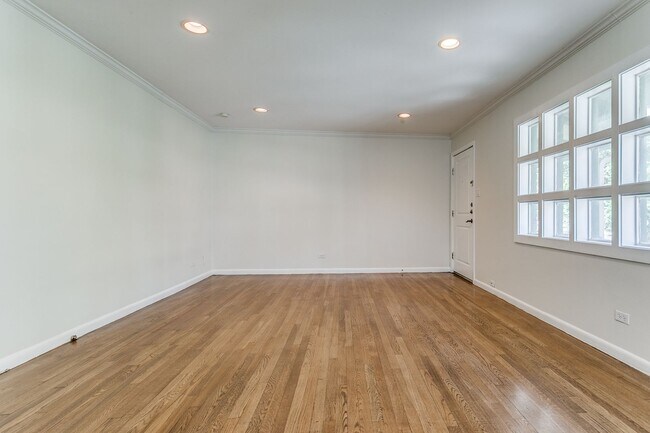 Building Photo - BOUTIQUE ALAMO HEIGHTS 1-BEDROOM APARTMENT
