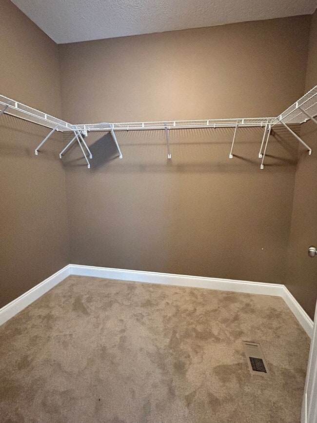 Building Photo - 310 Oak Vista Dr