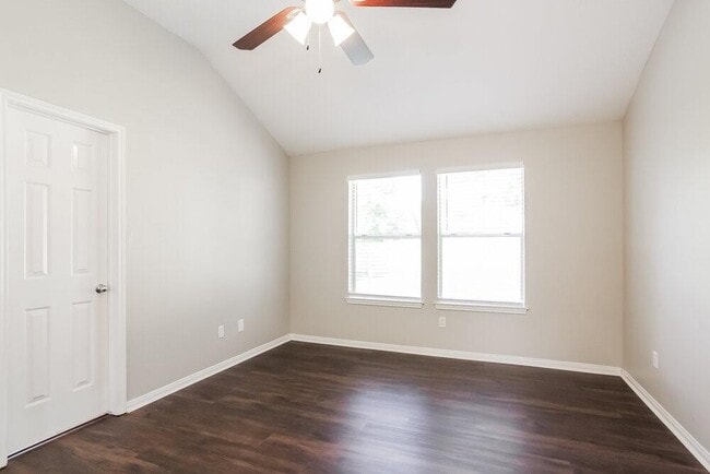 Building Photo - 3030 Hummingbird Ln