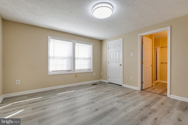 Building Photo - 7805 Edmunds Way