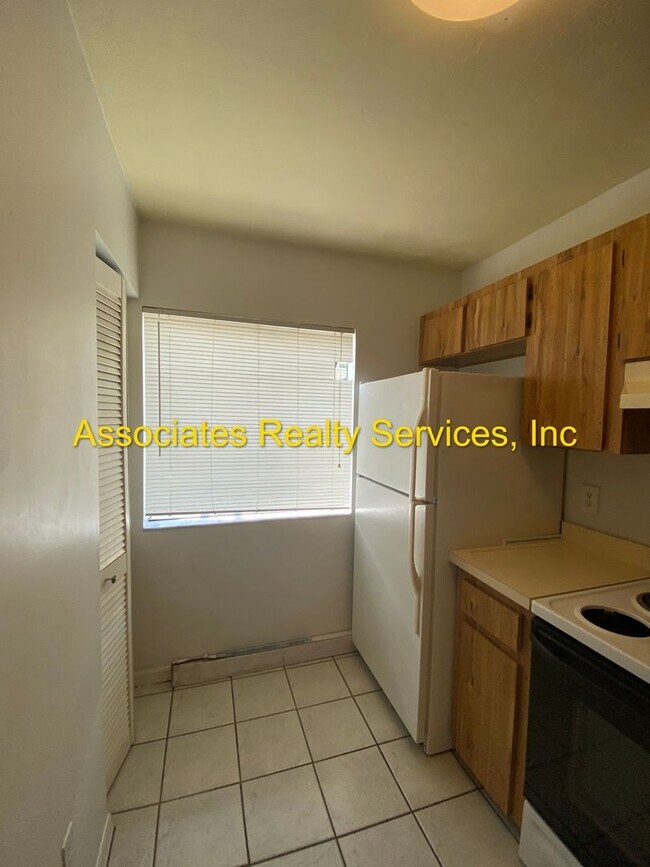 Building Photo - 2 bed/1.5 baths in Shell Rock Villas- 2 We...