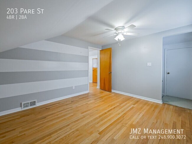 Building Photo - 203 Pare St