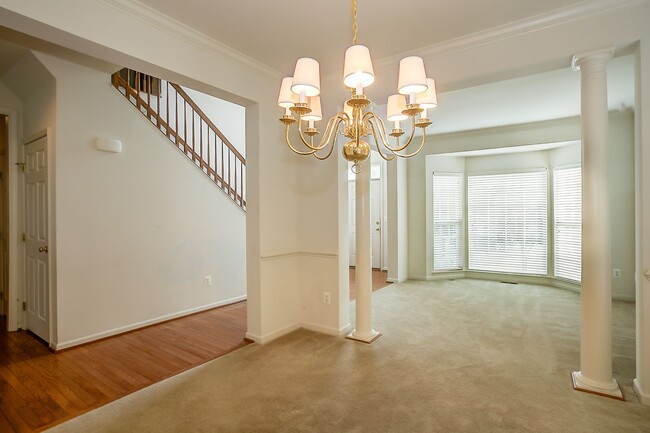 Building Photo - 616 Rainier Rd