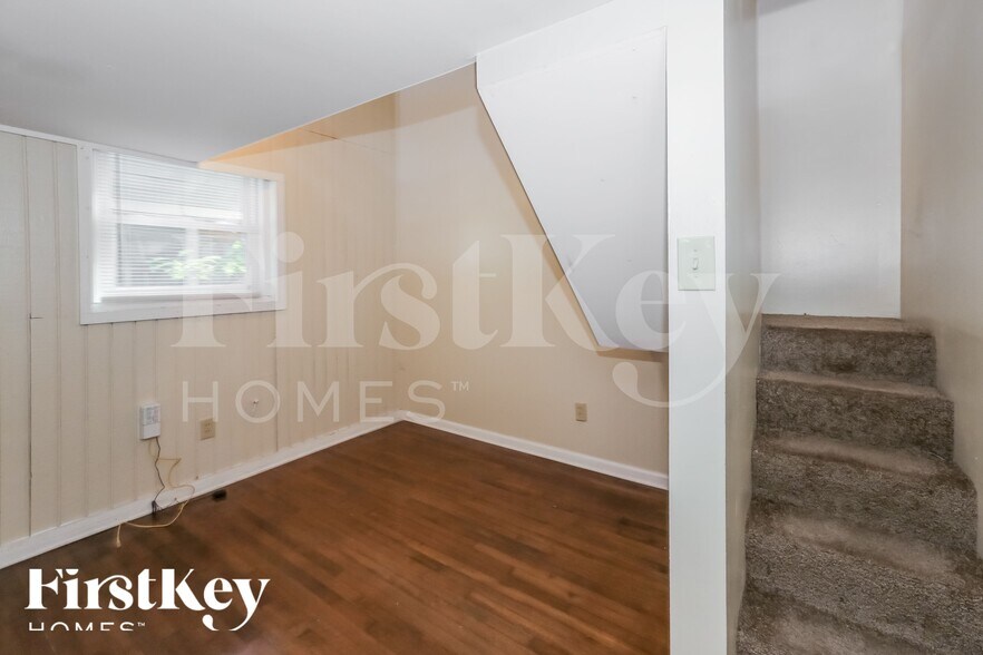 Building Photo - 5233 Edenshire Ave