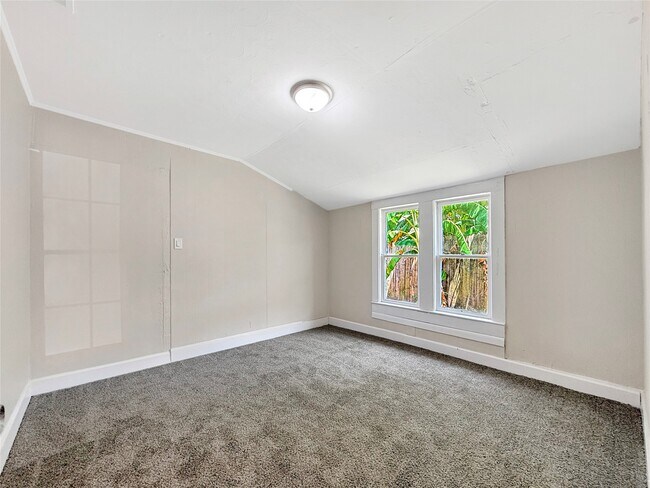 Building Photo - 304 Stimson St