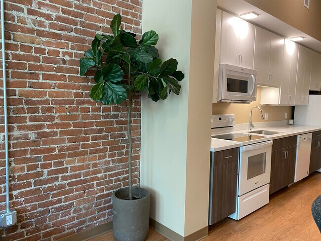 Building Photo - 83 Hanover St