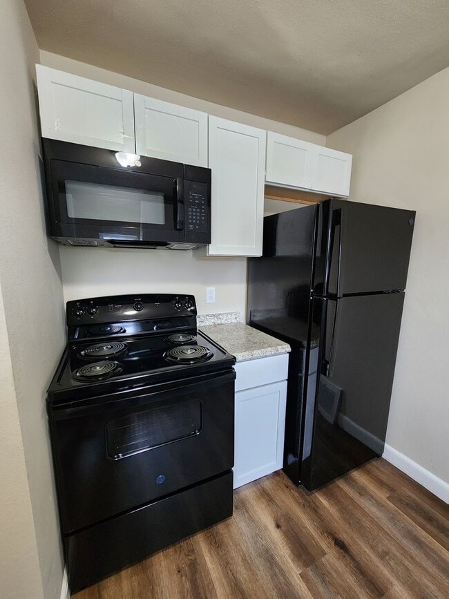 Building Photo - 3 Bedroom 1 Bath Home
