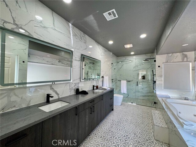 Building Photo - 21215 Escondido St