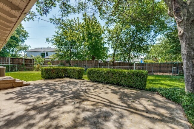 Building Photo - 7232 Syracuse Dr