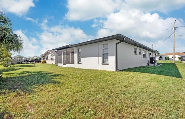 Building Photo - 7332 Mako Dr