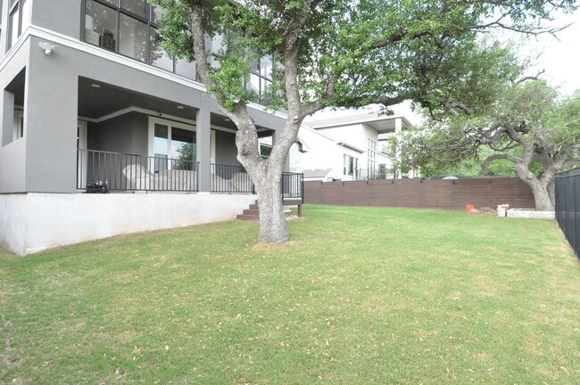 Building Photo - Gorgeous Home with Green Belt view!