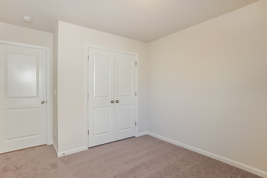Building Photo - 582 Count Fleet Ct