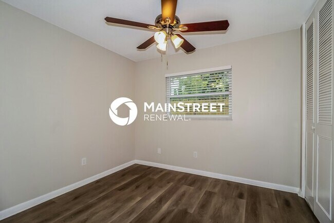 Building Photo - 4 Bedroom Pet-Friendly Home in FERN PARK, FL with Main Street Renewal