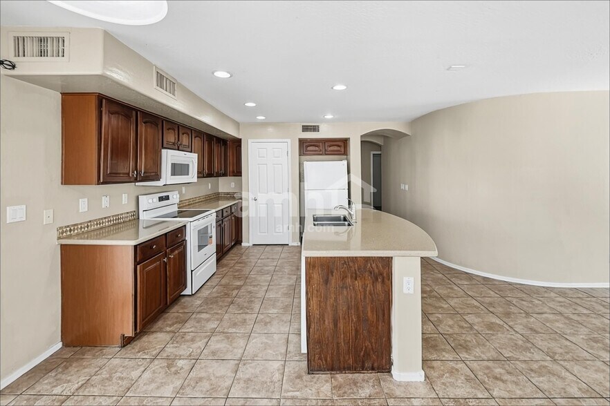 Building Photo - 2982 S 256th Dr