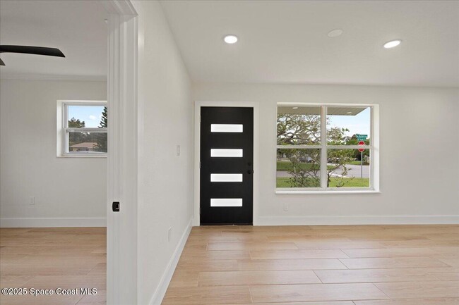 Building Photo - 301 W Rutgers St