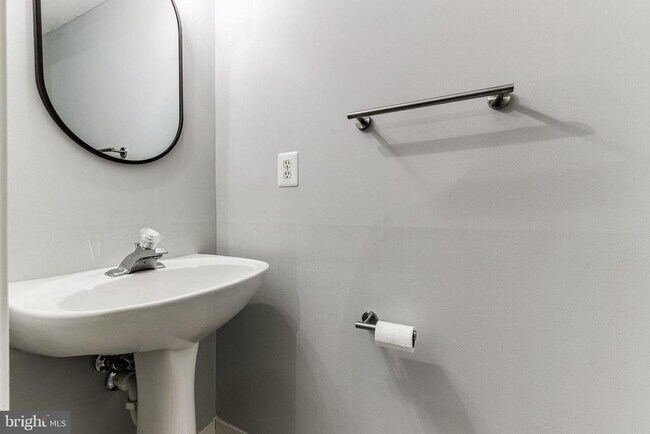 Building Photo - 953 Harrison Cir