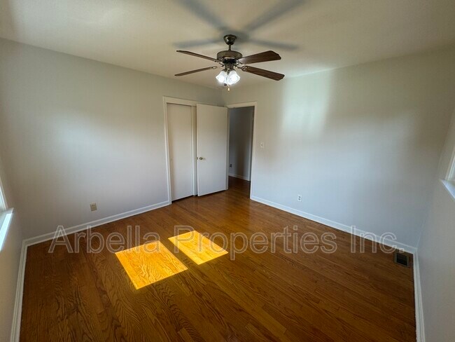Building Photo - 1713 Seward Dr