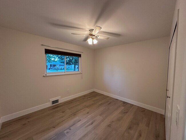 Building Photo - 2843 Teasdale Dr