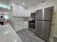 Building Photo - 2052 E 60th St