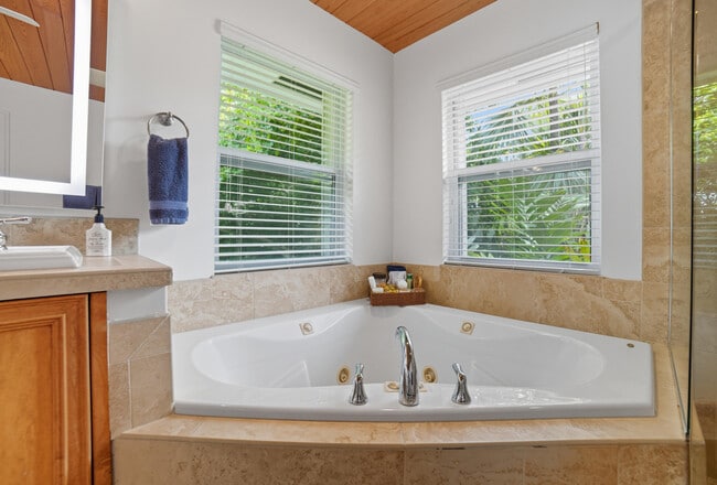 Building Photo - 1050 Gulfstream Way