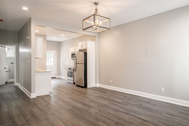 Building Photo - 806 Longfield Ave