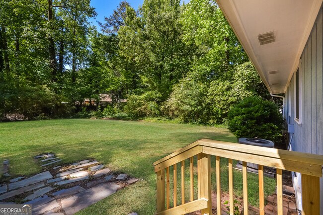 Building Photo - 883 Waterside Dr SE