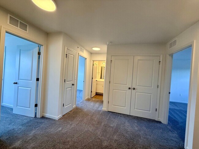 Building Photo - 45 N Conifer Dr