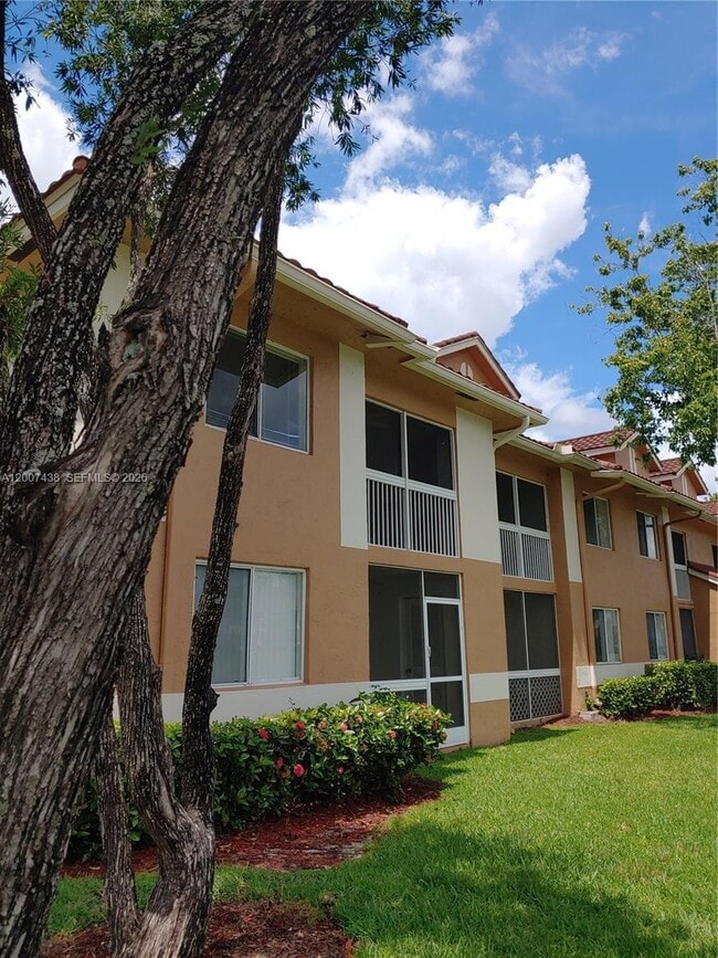 Building Photo - 704 NW 92nd Ave