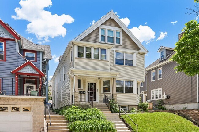 Building Photo - 1660 N Marshall St