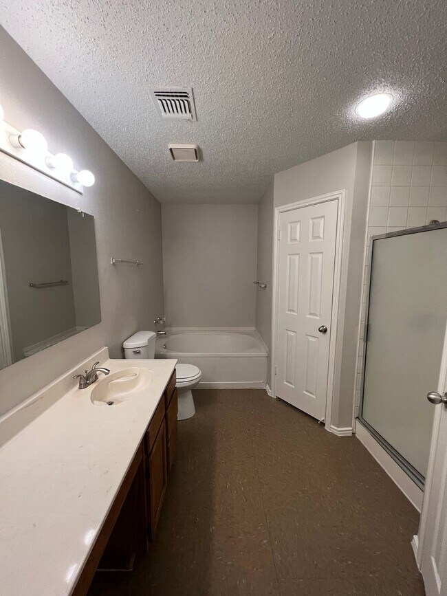 Building Photo - NICE & SPACIOUS!  3 BEDROOM / 2 BATH HOME LOCATED IN SPRING MEADOWS*FIREPLACE IN LIVING ROOM*