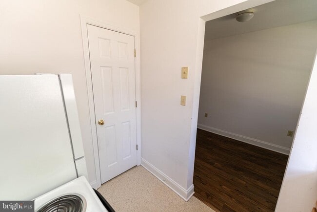 Building Photo - 804 Travers St