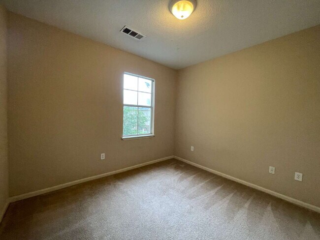 Building Photo - Luxurious 3-Bedroom Condo in Panama City, FL with Spacious Layout and Modern Amenities!