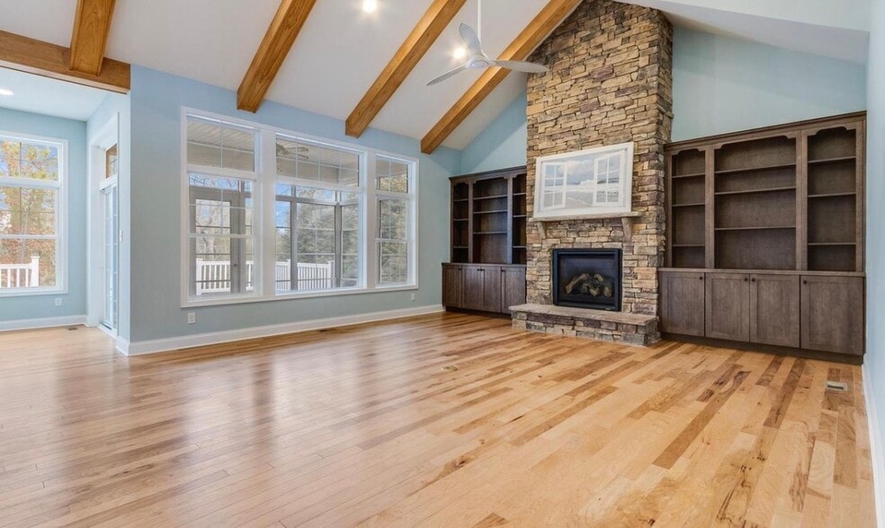 Building Photo - 33916 Darlington St