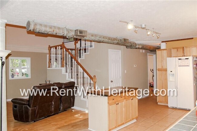 Building Photo - Charming Rustic Cabin Home on 2 Acres / Na...