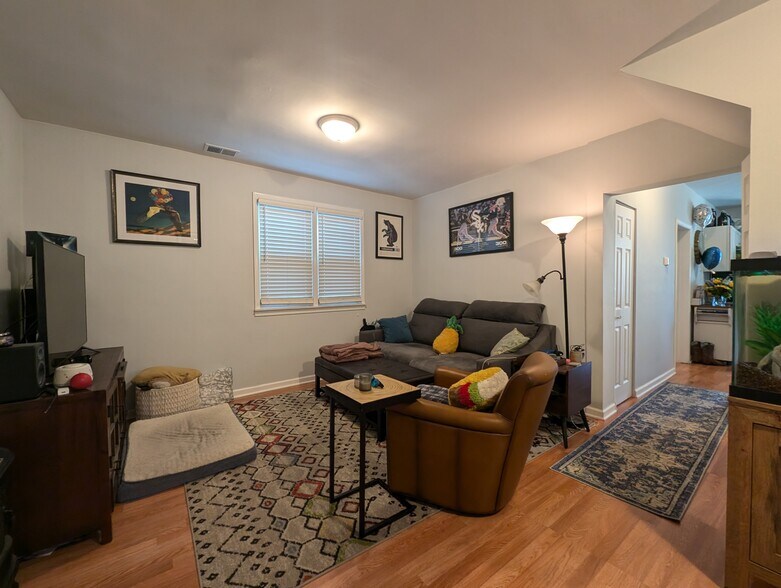 Primary Photo - 1520 W Melrose St