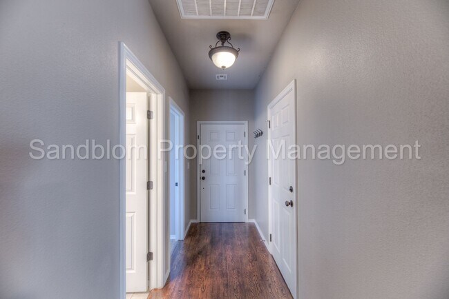 Building Photo - FOR LEASE | Jenks | 4 Bed, 2.5 Bath | $184...