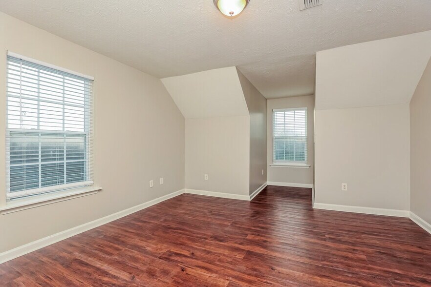 Building Photo - 145 Grovedale Trace