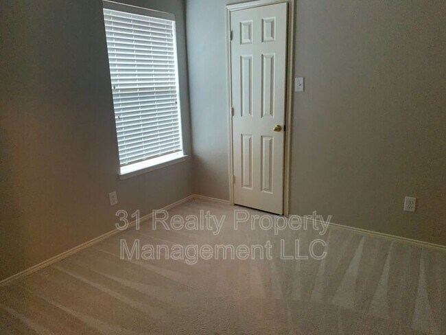 Building Photo - 6000 White Pine Dr