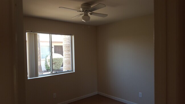 Front bedroom - 909 S Priest Dr
