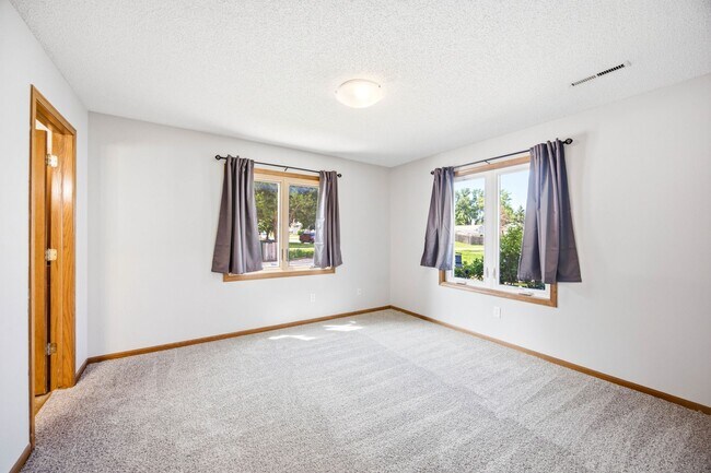 Building Photo - Ankeny Condo for Rent
