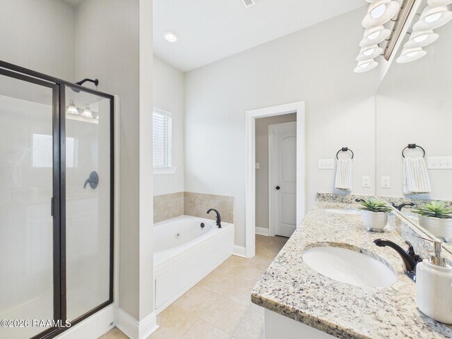 Building Photo - 100 Lacebark Dr