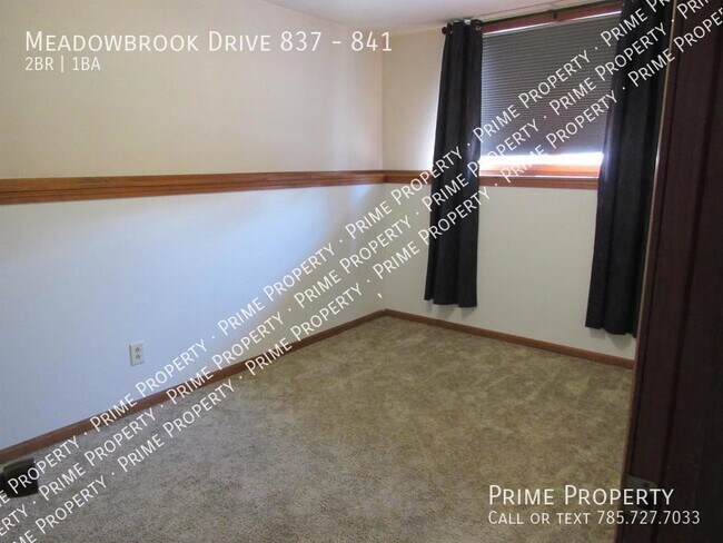 Building Photo - Meadowbrook Drive 837-841