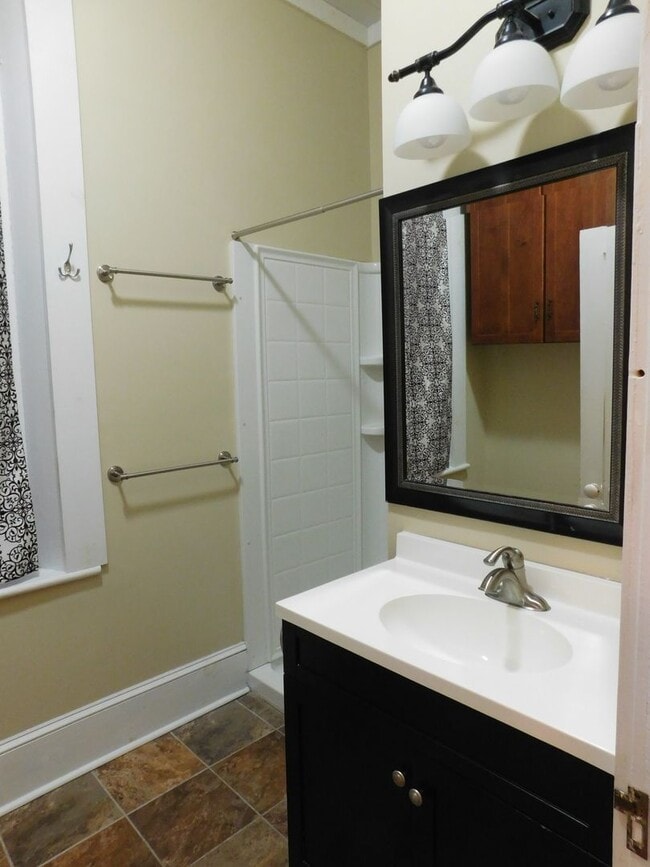 Building Photo - 216 Middle St