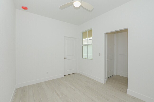 Building Photo - 10307 Dreamweaver Rd