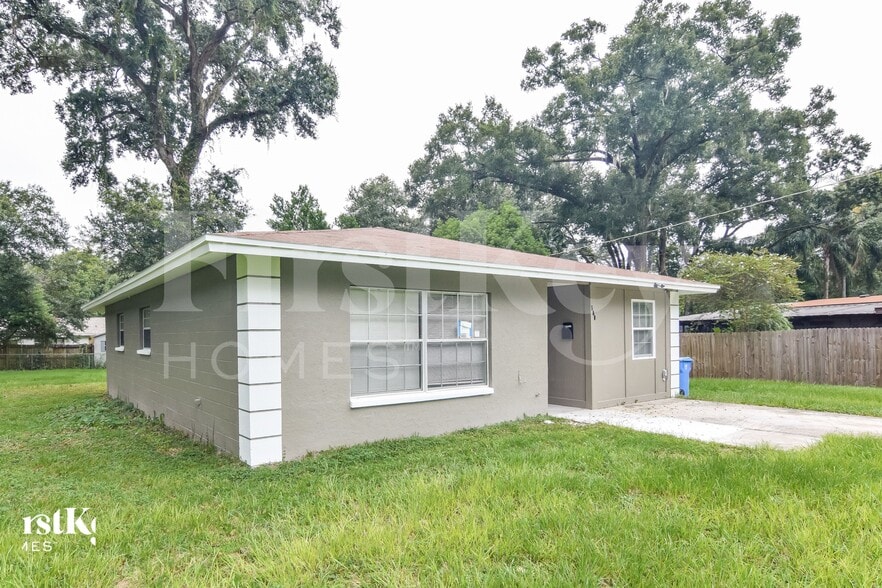 Building Photo - 500 Brenda Dr